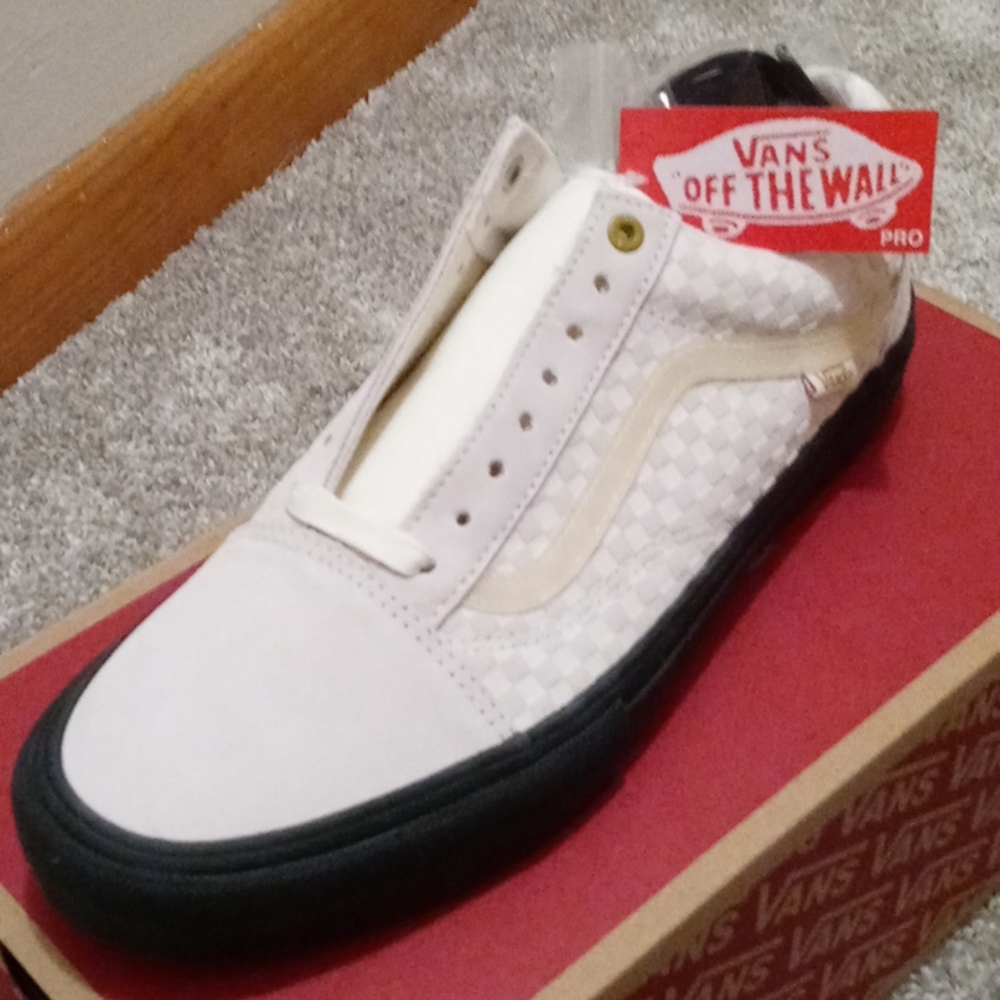 Vans - Picture 2 of 3
